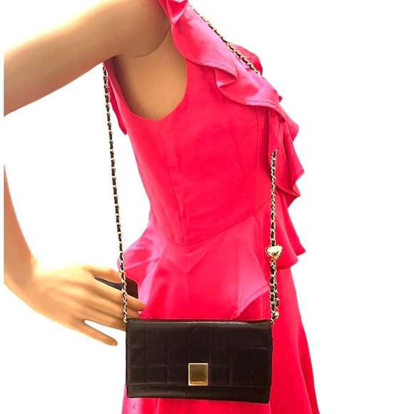 CHANEL Black and Gold Quilted Wallet - Picture 12 of 16